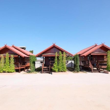 Prakaithong Hotel Amphoe Sawang Daen Din Eksteriør billede