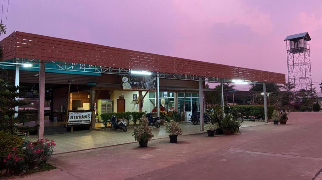 Prakaithong Hotel Amphoe Sawang Daen Din Eksteriør billede