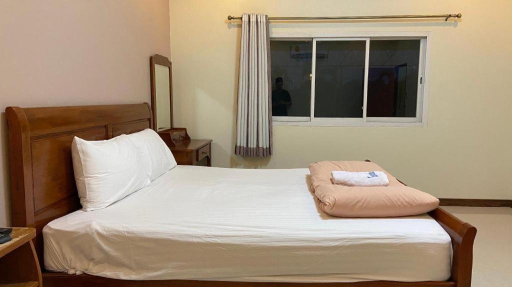 Prakaithong Hotel Amphoe Sawang Daen Din Eksteriør billede