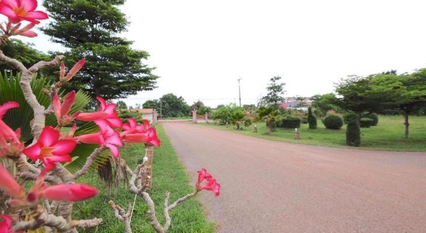 Prakaithong Hotel Amphoe Sawang Daen Din Eksteriør billede